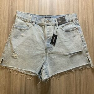 Express NWT Light Wash Super High Rise Mom Denim Shorts! Size 10